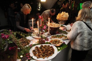 Plett residents and visitors enjoy a feast created by television chef Reza Mahammad during last year's Plett Food and Film Festival. Photo: Ewald Stander