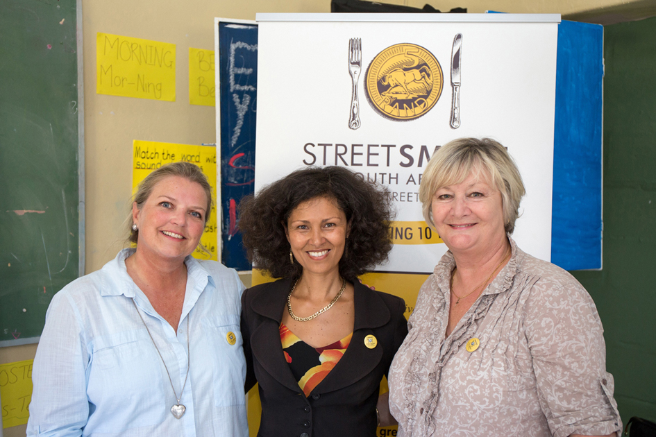 Karen Spurrier (StreetSmart Plettenberg Bay Co-ordinator) Melanie Burke (StreetSmart SA Chairman) and Rose Grundlingh (StreetSmart Plettenberg Bay Committee member)