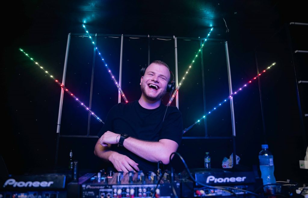 Easterfest with Dalootz « Easterfest with Dalootz Spotlight Night